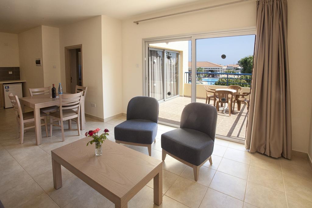 Makronisos Village Aparthotel