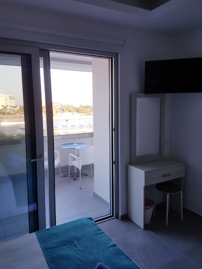 Christopher's Sandy Aparthotel