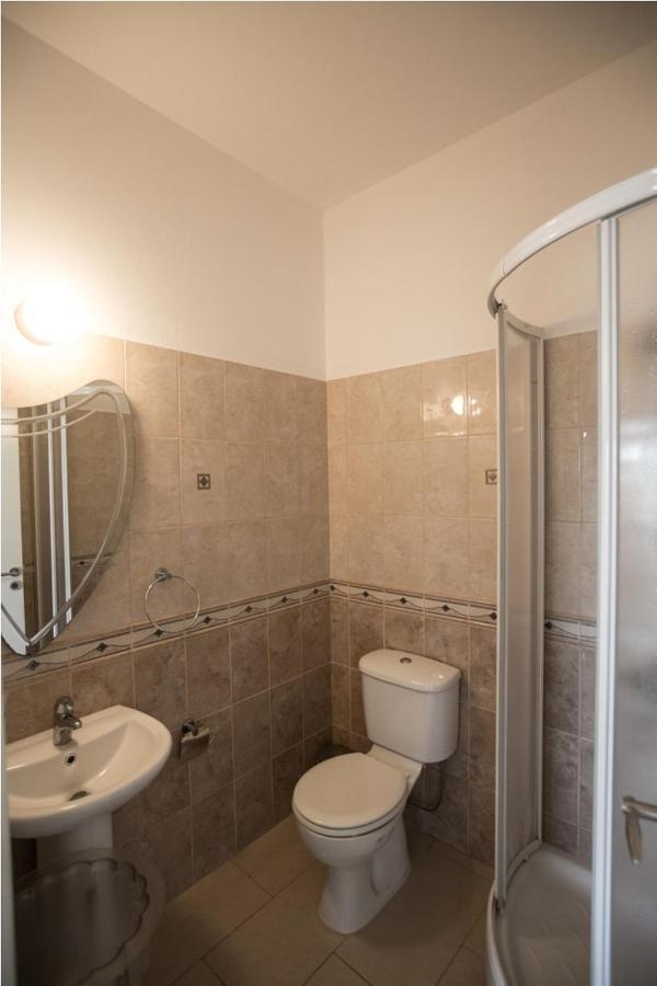 Carilisto Big 4 Bedrooms In Center Of