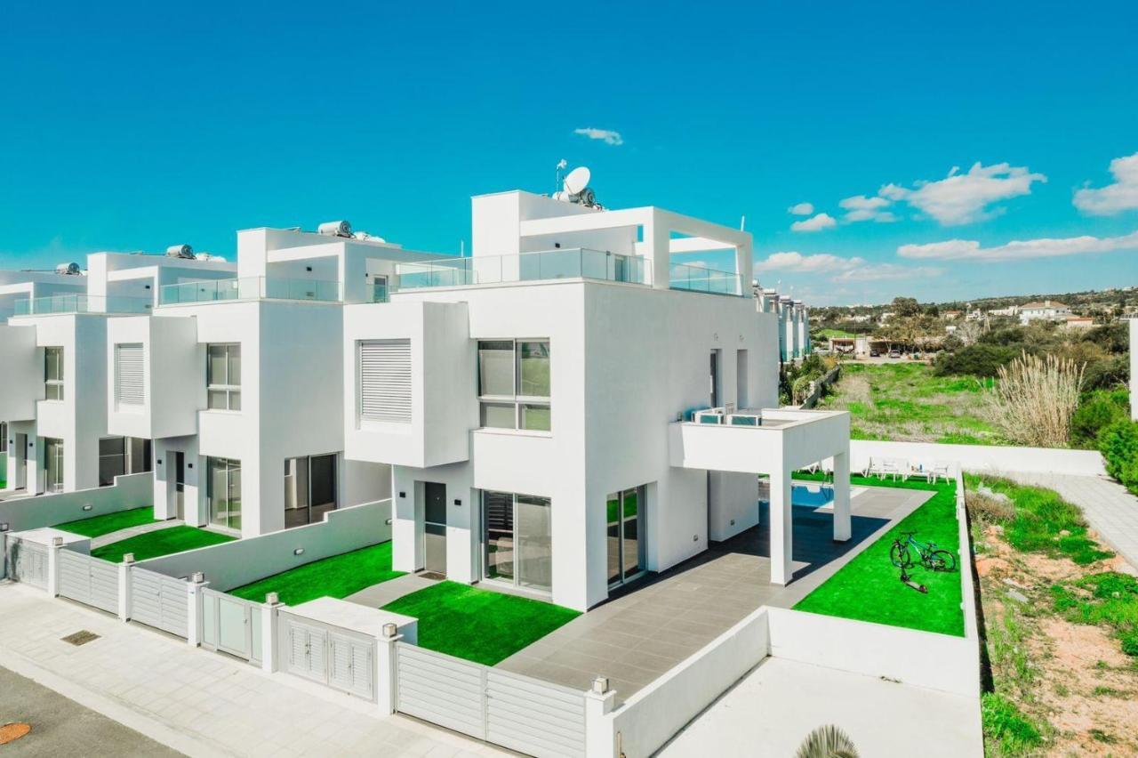 Stunning 3 Bedroom Close To Nissi Beach! Villa *