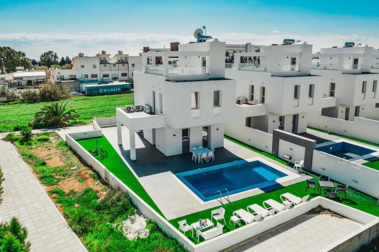Villa Stunning 3 Bedroom Close To Nissi Beach! *