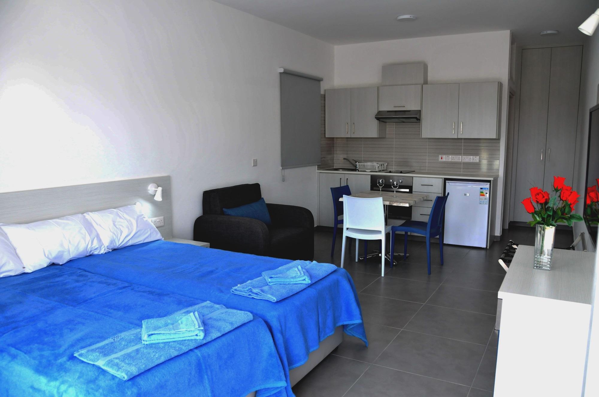 Kaos Aparthotel 2*
