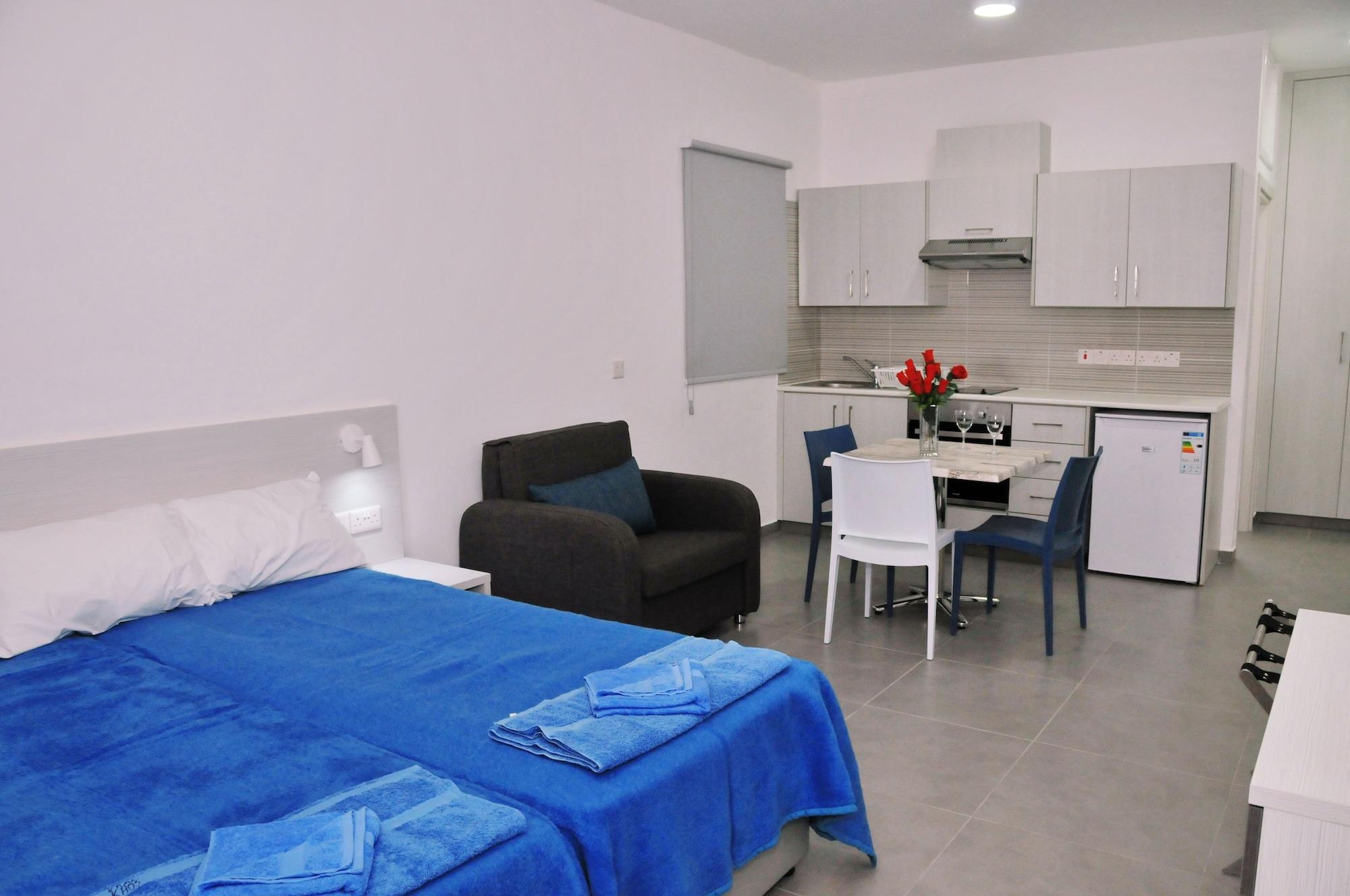 Kaos Aparthotel 2*
