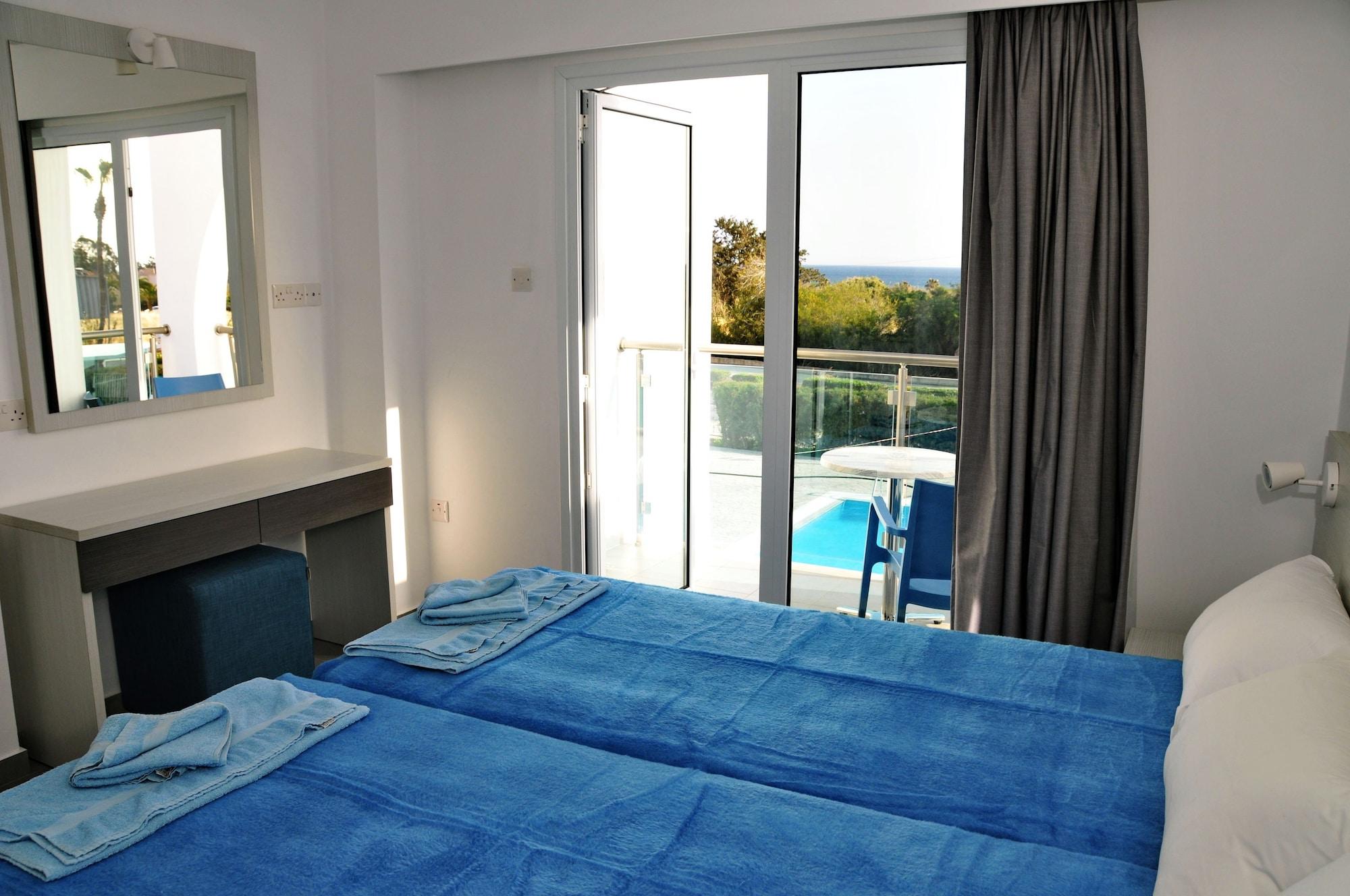 Kaos Aparthotel 2*