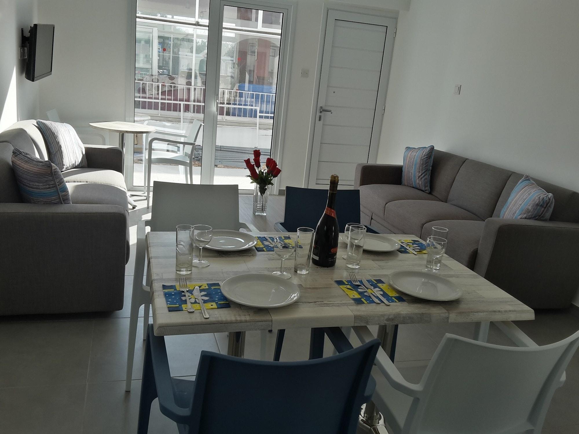 Kaos Aparthotel 2*