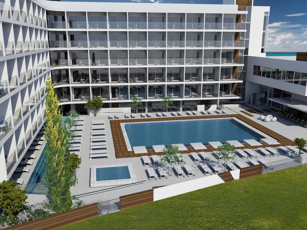 Eleana Hotel 3*