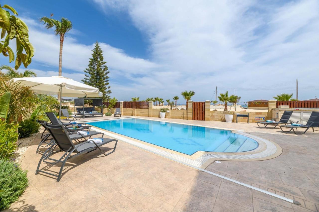 Sirens House Villa *