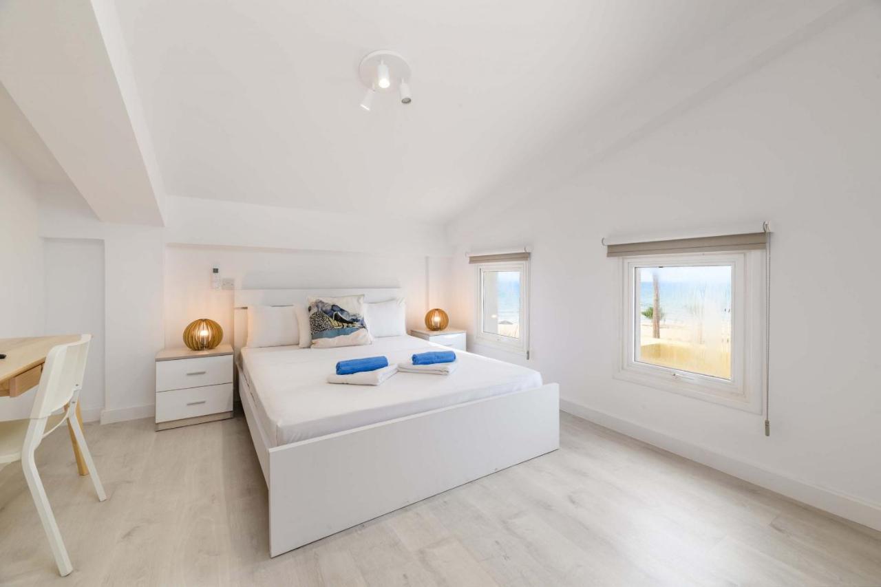 Sirens House Villa *