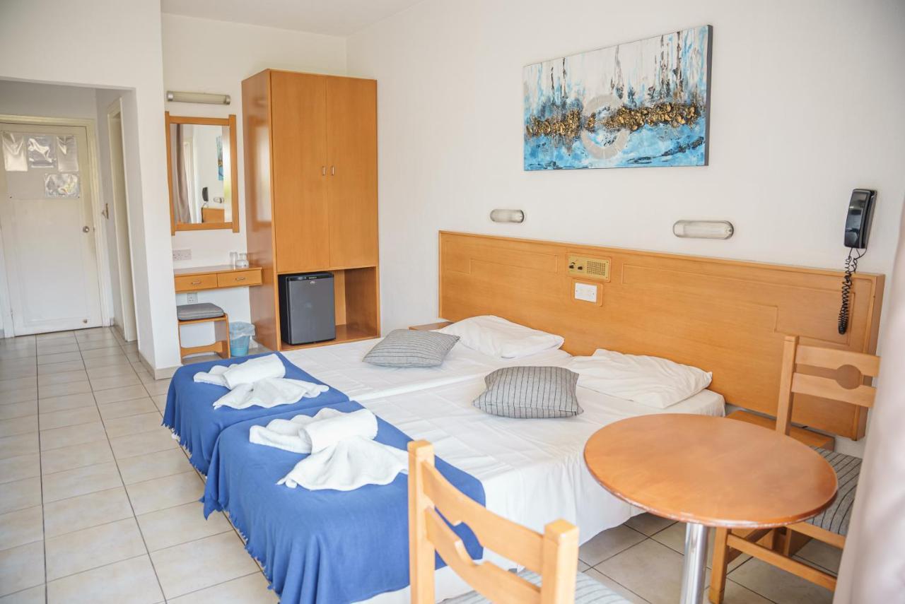 Hotel Cornelia 2*