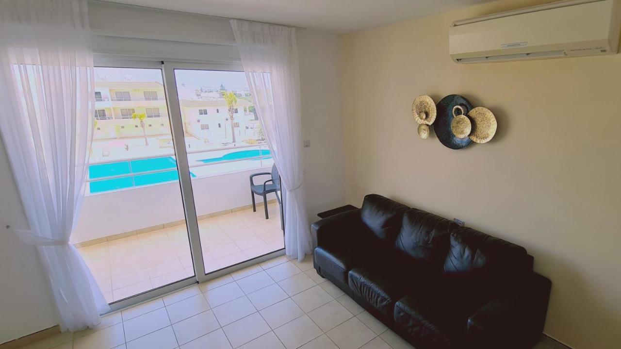 Apartment Nissi 3 Privileges