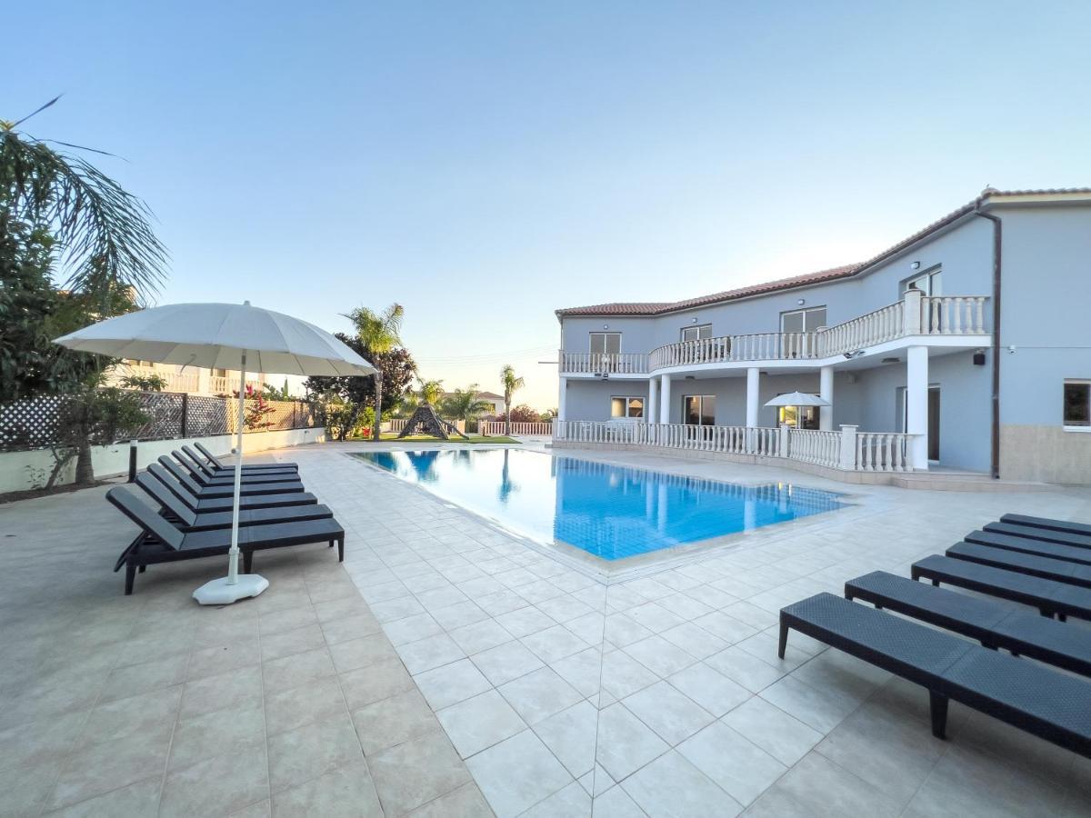 Grand Lynn Seaview Villa