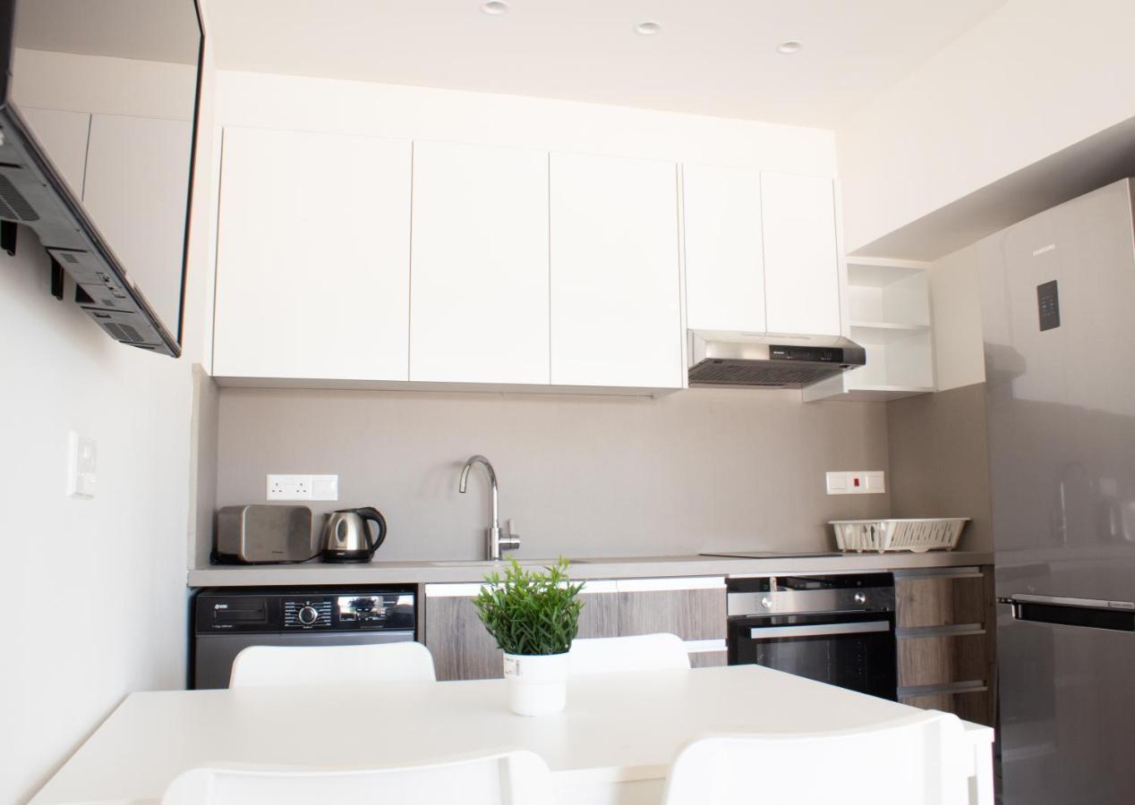 Apartamento Walking Distance From Nissi Ave. Superb Location!