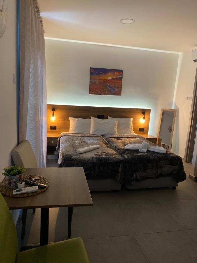 Ellenapa Apts & Apartment *
