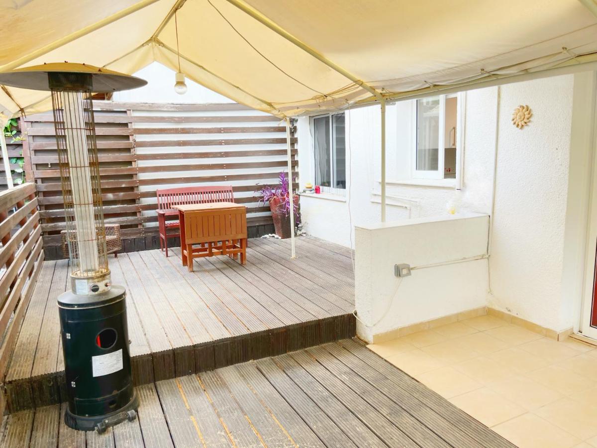Central 2 Bedroom Apt Terrace And Pool