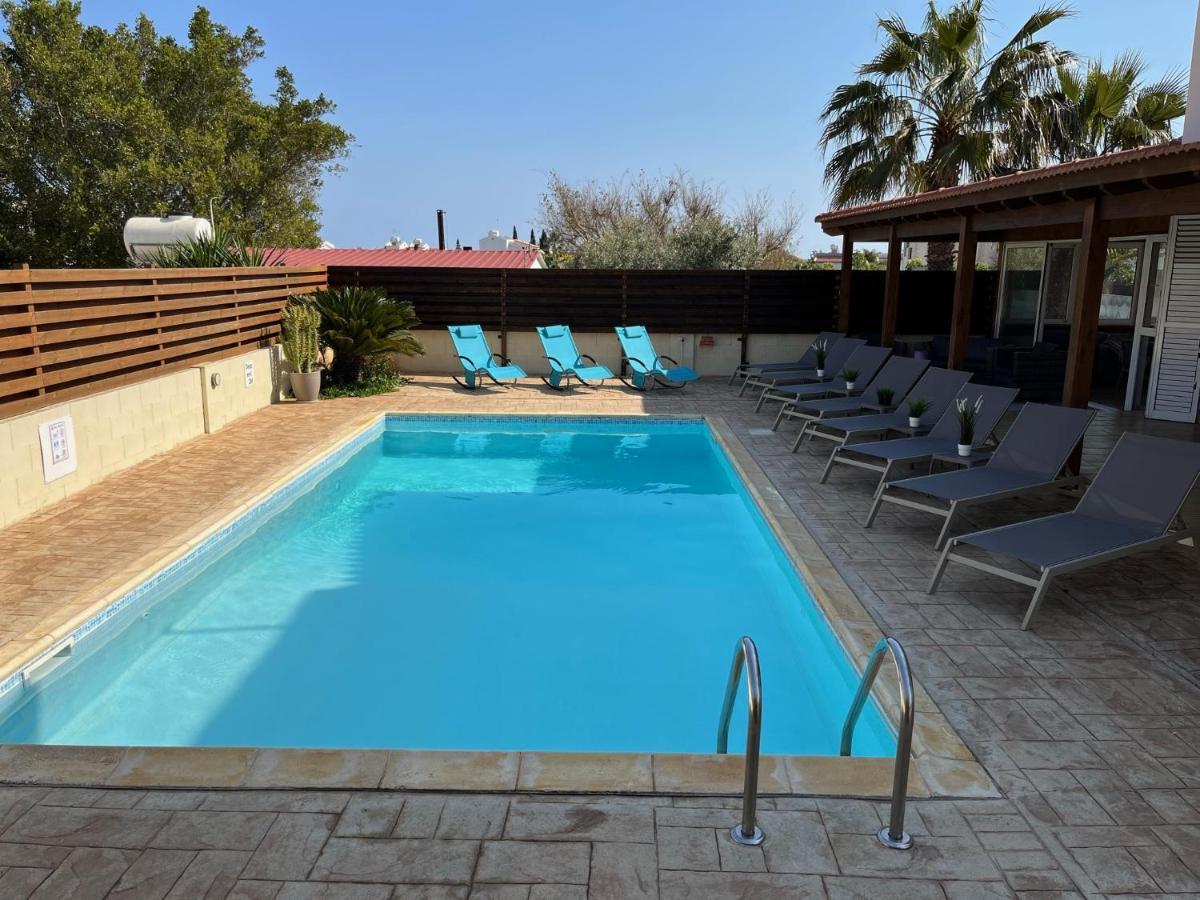 Tarracotta 4 Bedroom, Near *