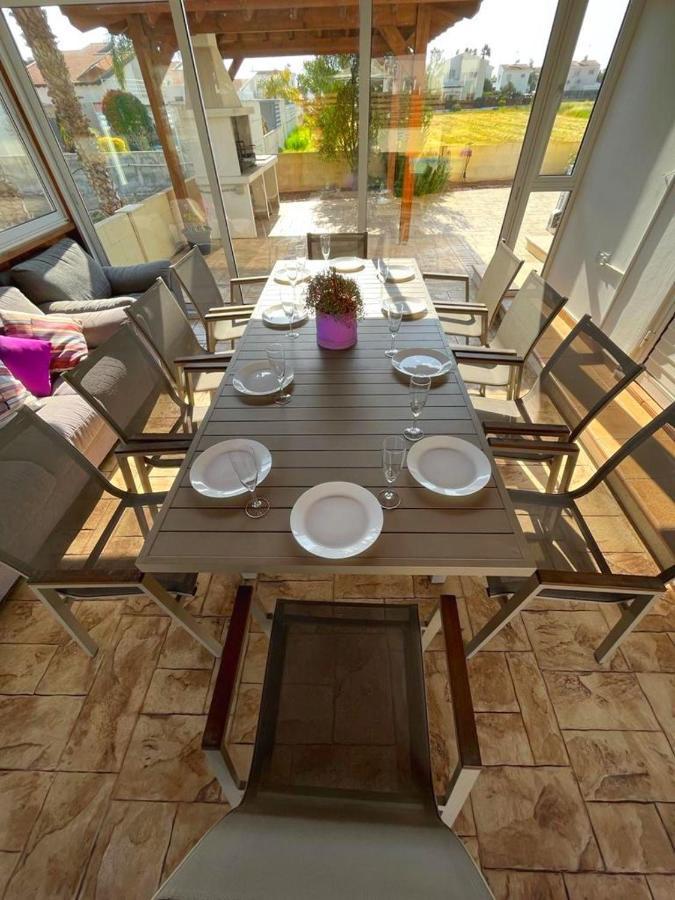 Tarracotta 4 Bedroom, Near