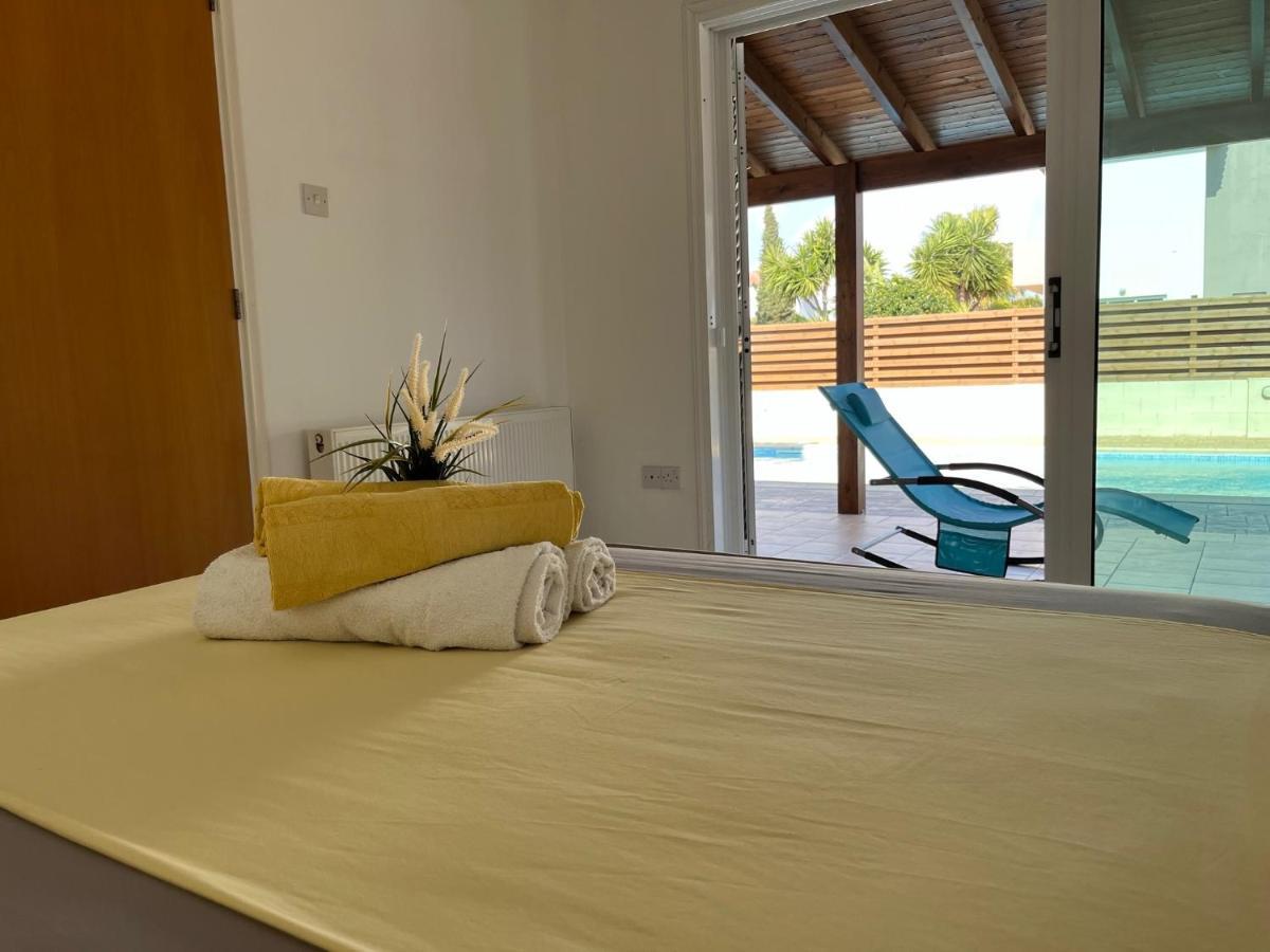 Tarracotta 4 Bedroom, Near