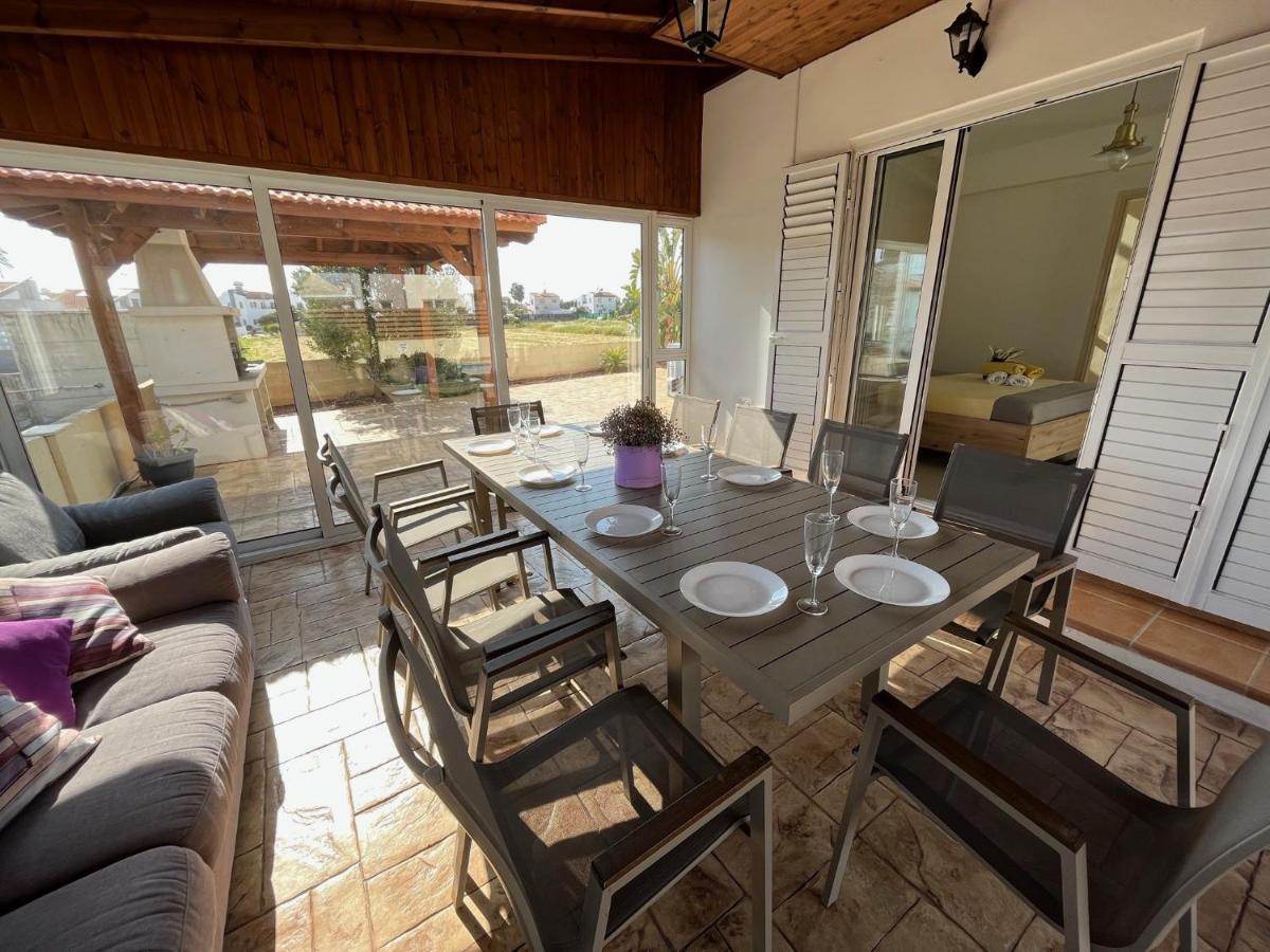 Tarracotta 4 Bedroom, Near Villa *