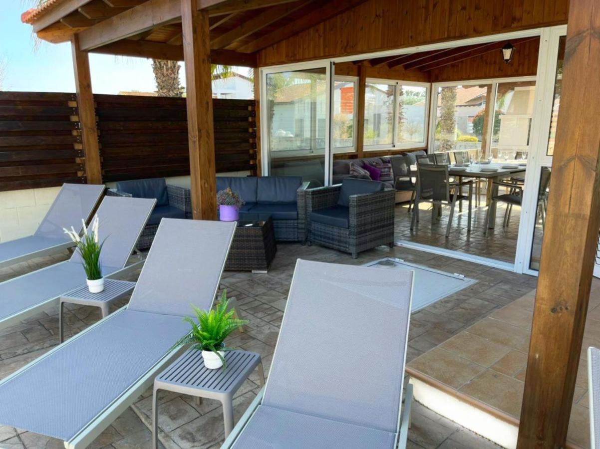 Villa Tarracotta 4 Bedroom, Near
