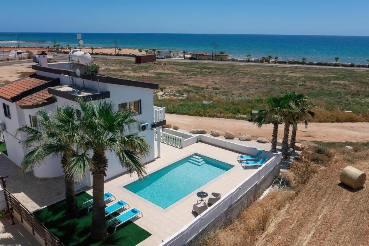 Suncity Boutique Beachfront Villa *