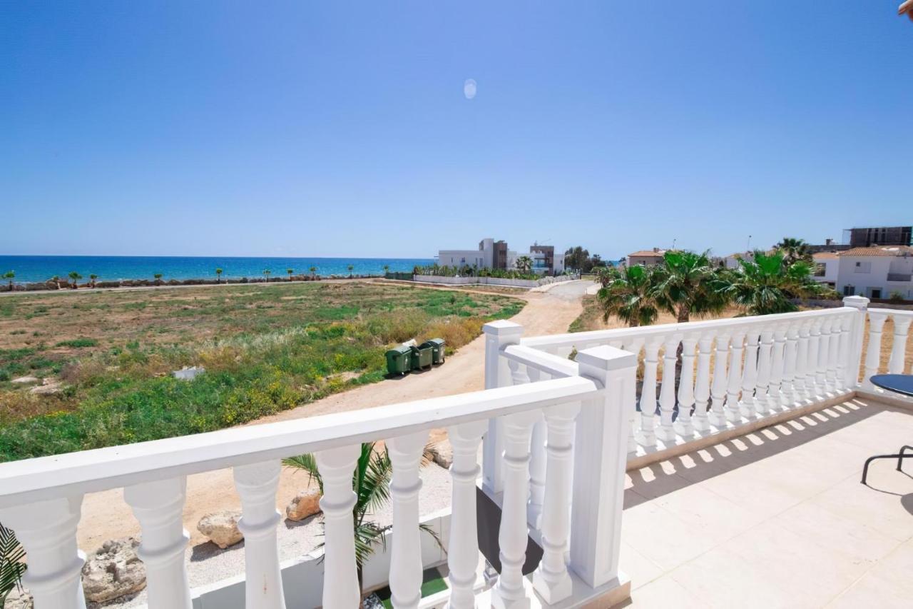 Suncity Boutique Beachfront Villa *