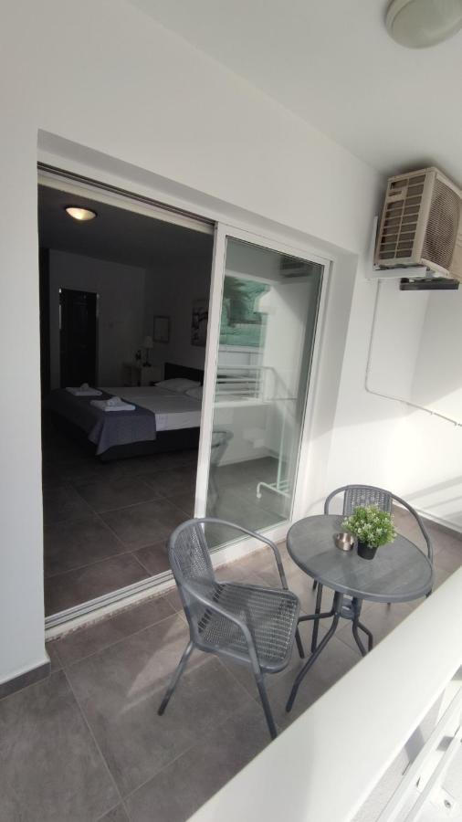 Nissi Avenue Apartment