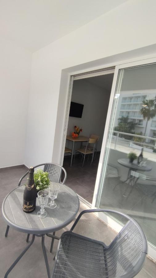 Nissi Avenue Apartment *
