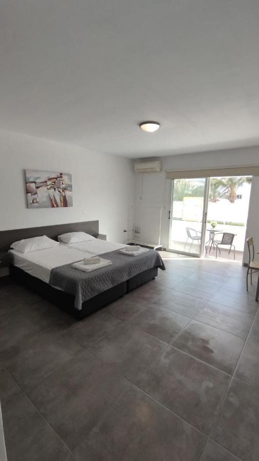 Nissi Avenue Apartment *