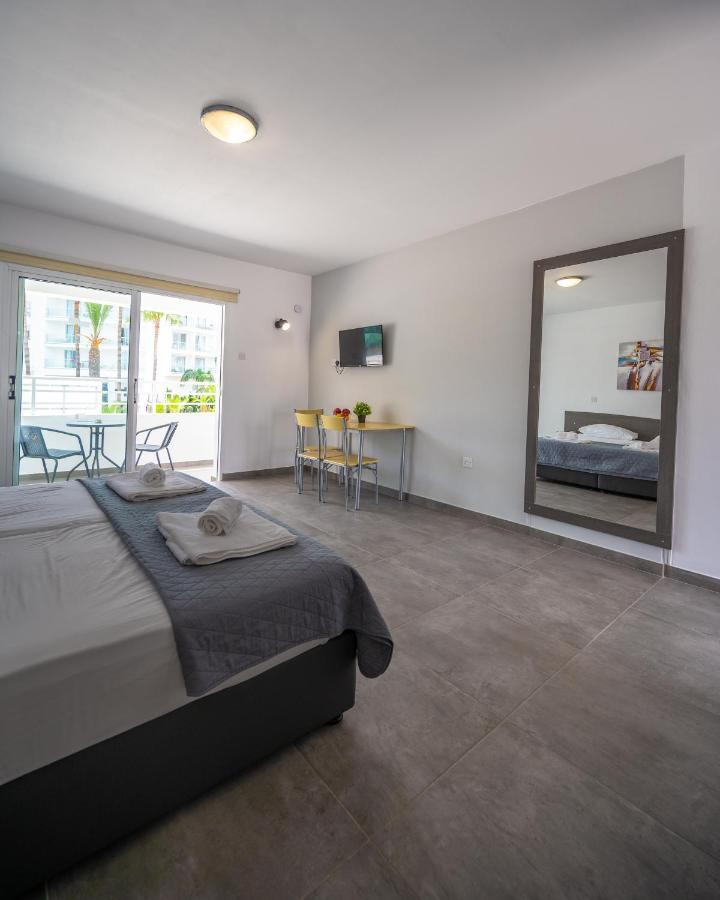 Nissi Avenue Apartment