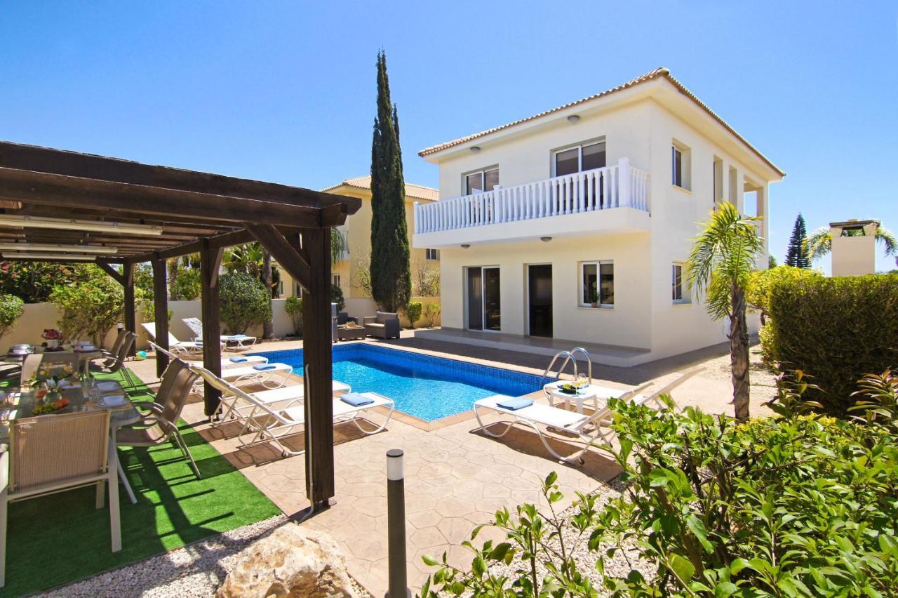 Nissi Adamite Holiday home