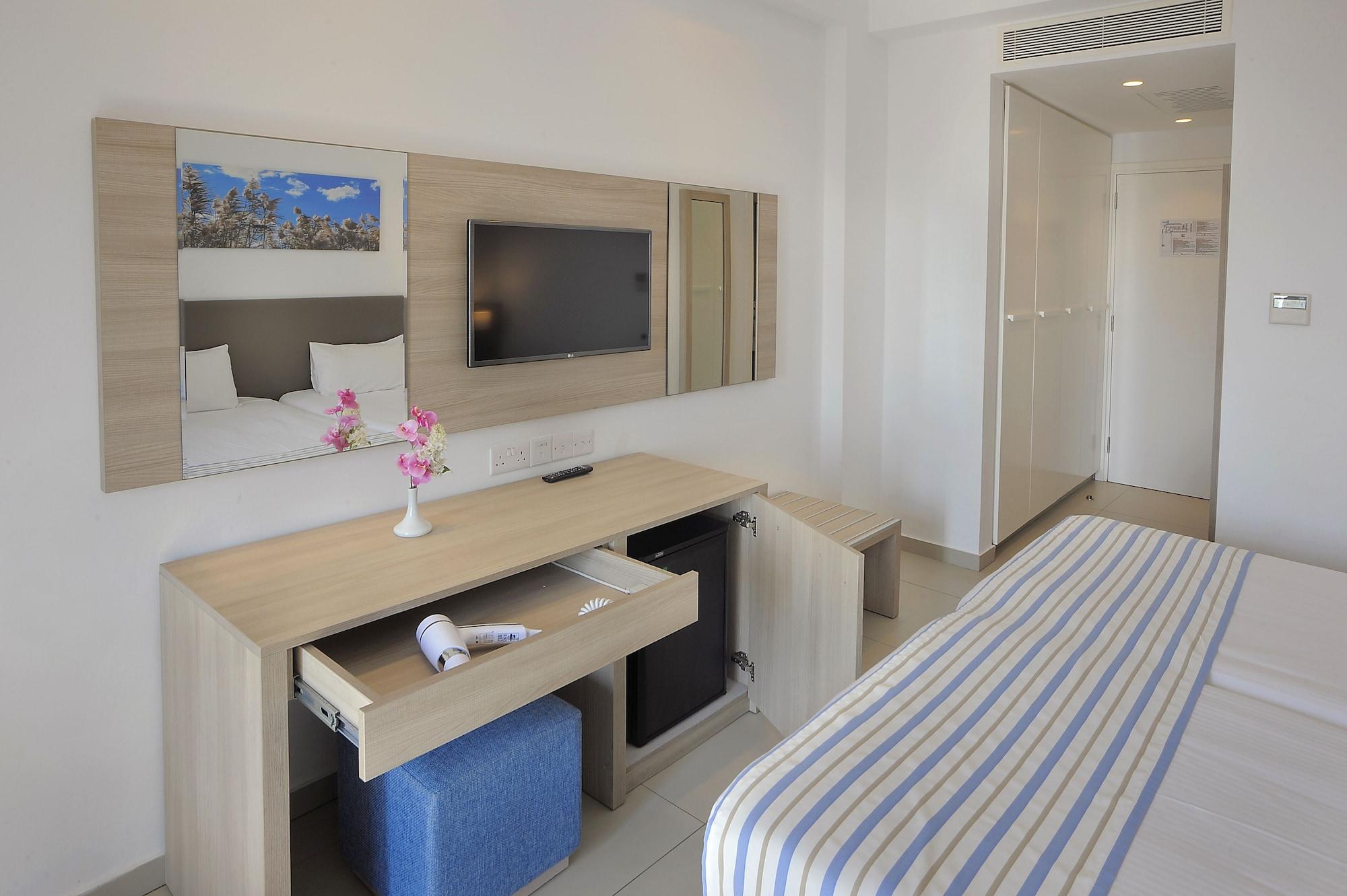 Nissiana & Hotel