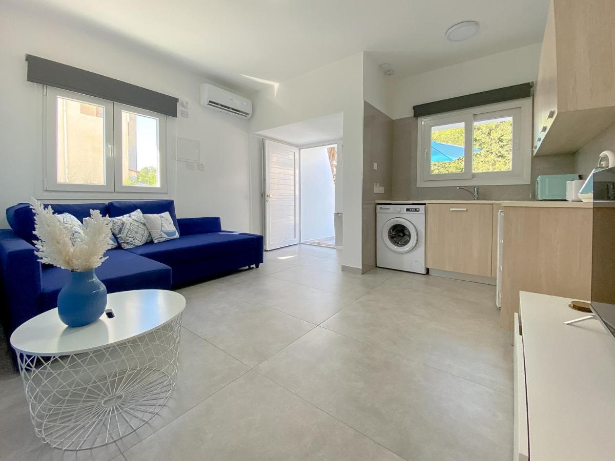 Apartment Phaedrus Living: Napa Blue Luxury Flat