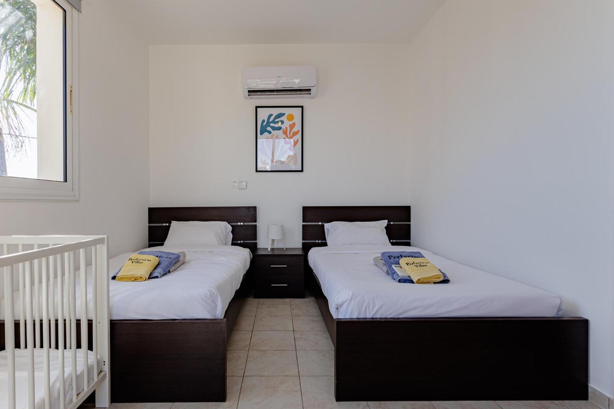 Lynn Chill Out Seaview Agia Napa