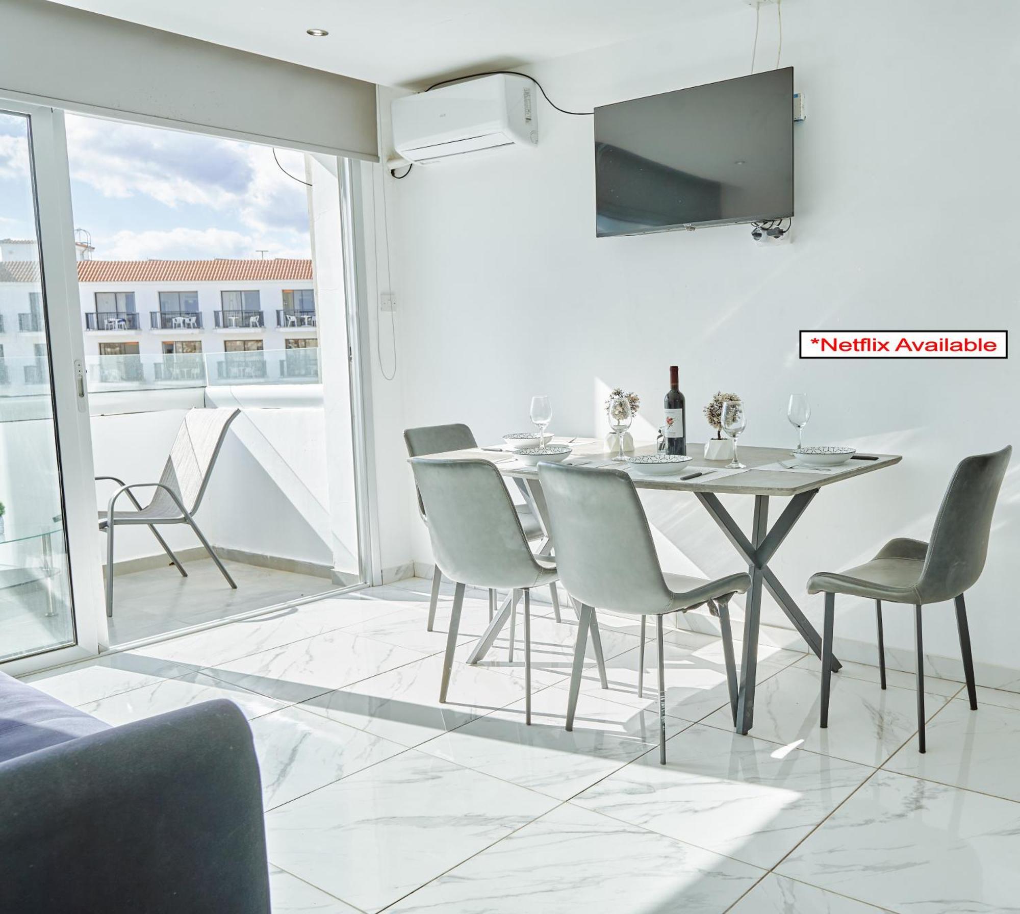 Nissi Avenue Aparthotel