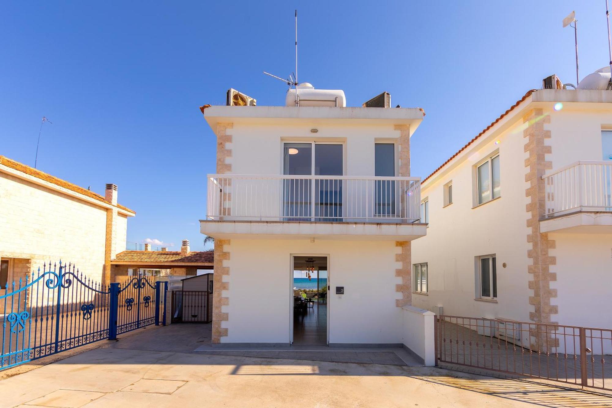 Villa Ayia Thekla Seafront Dagi *