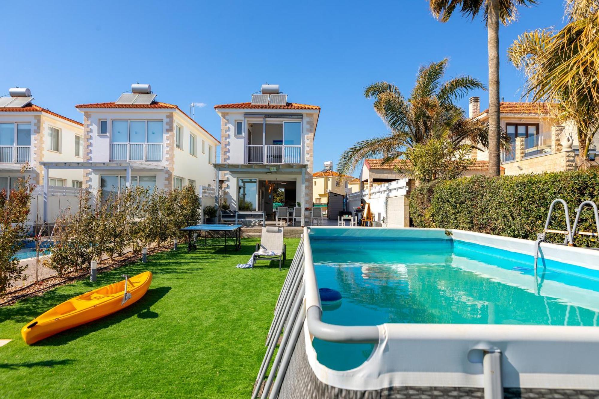 Villa Ayia Thekla Seafront Dagi *