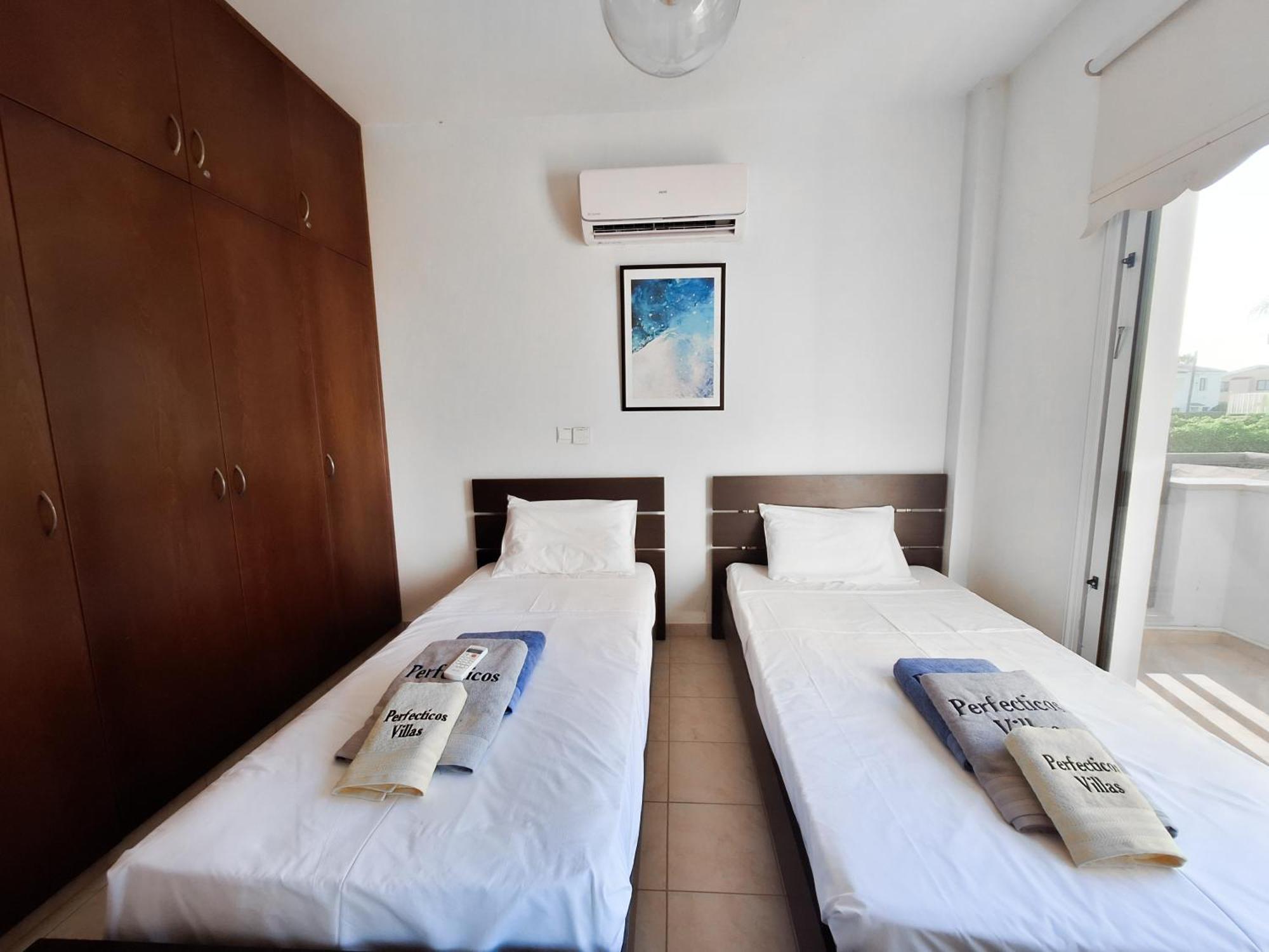 Lynn Chill Out Seaview Agia Napa