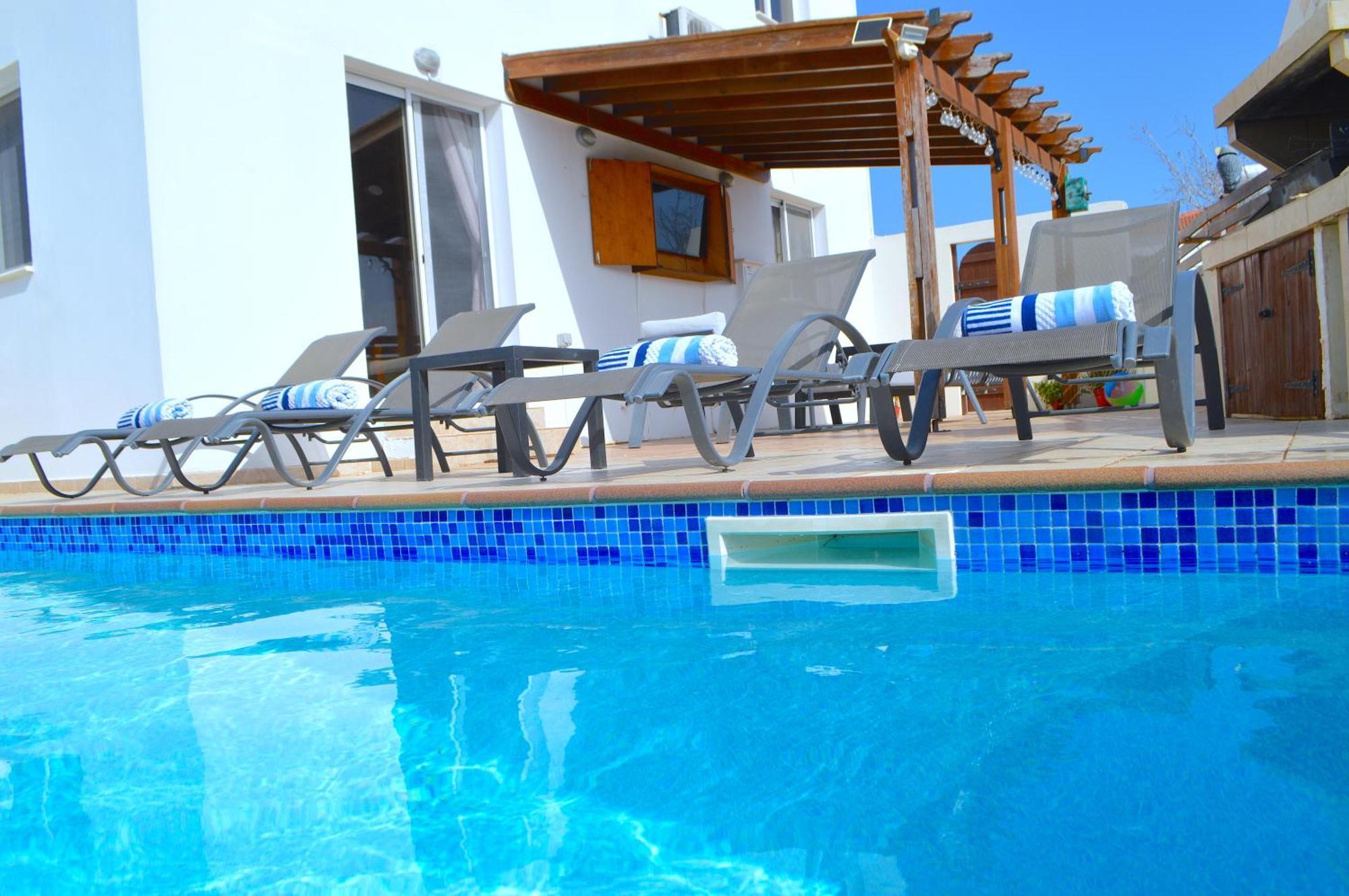 Villa Lankas With Heated Pool *