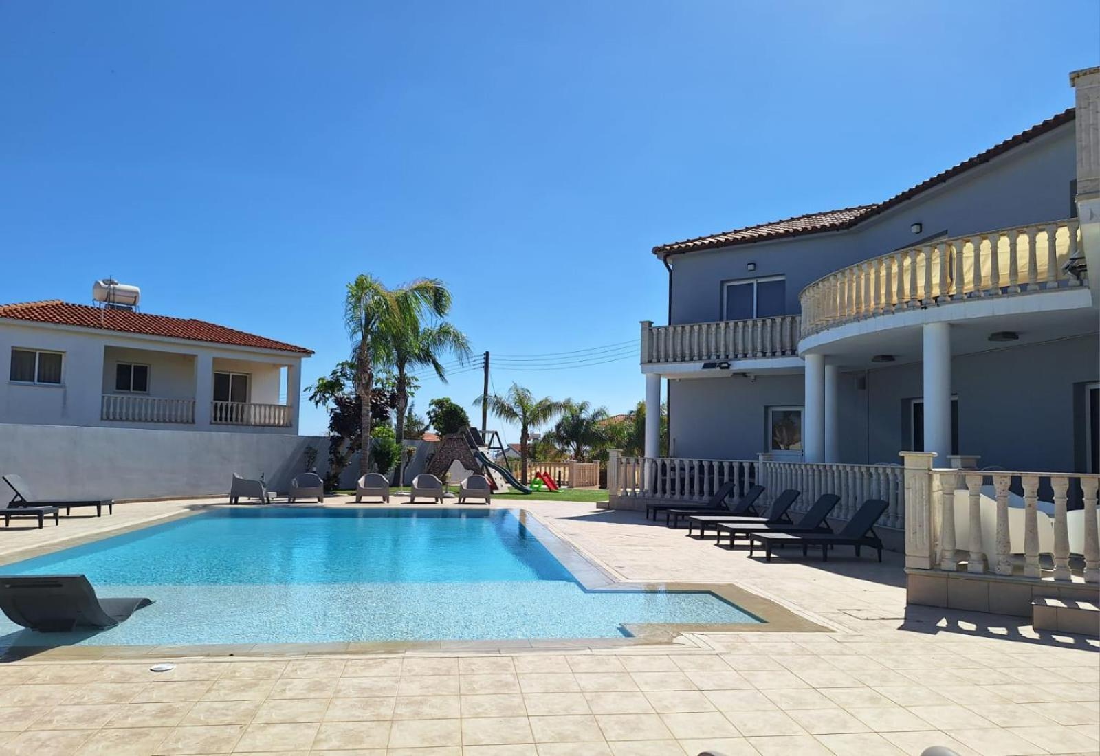 Grand Lynn Seaview