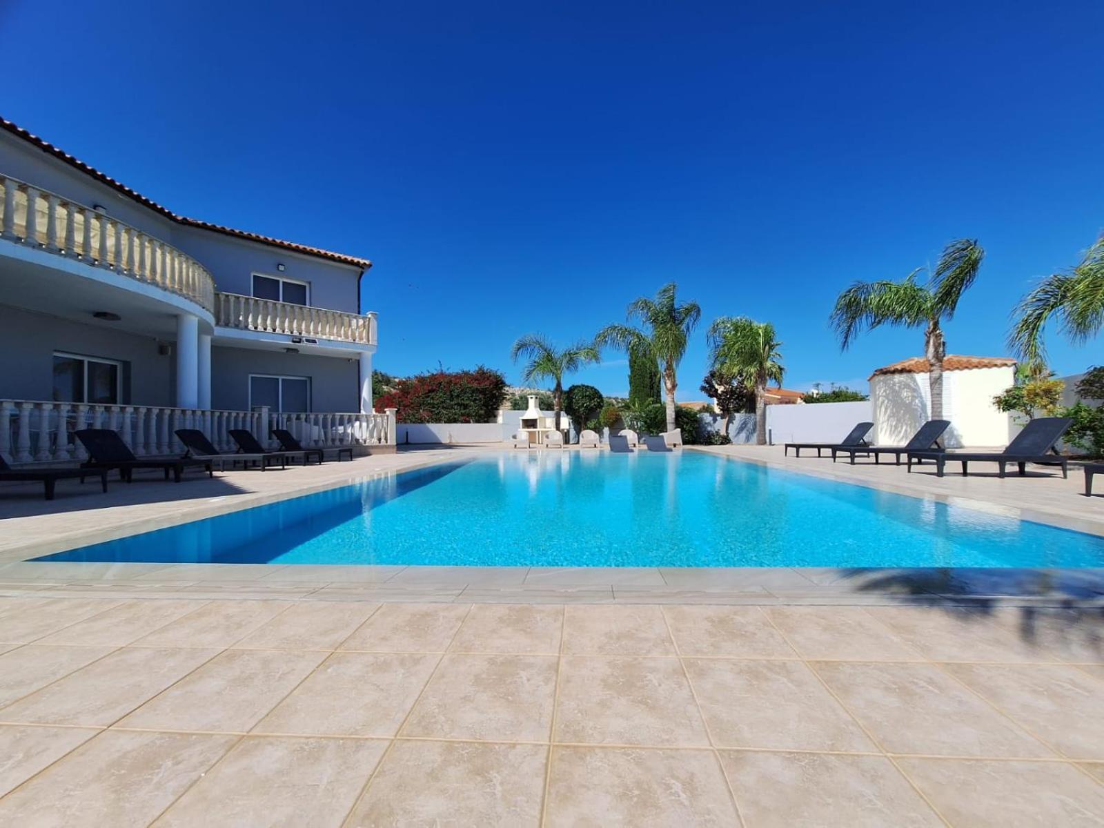 Grand Lynn Seaview Villa