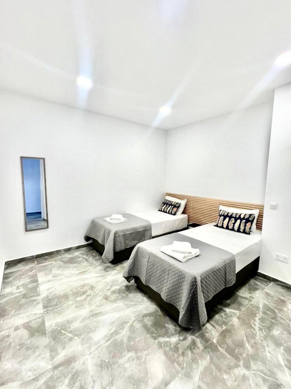 Napa Entry Apts *