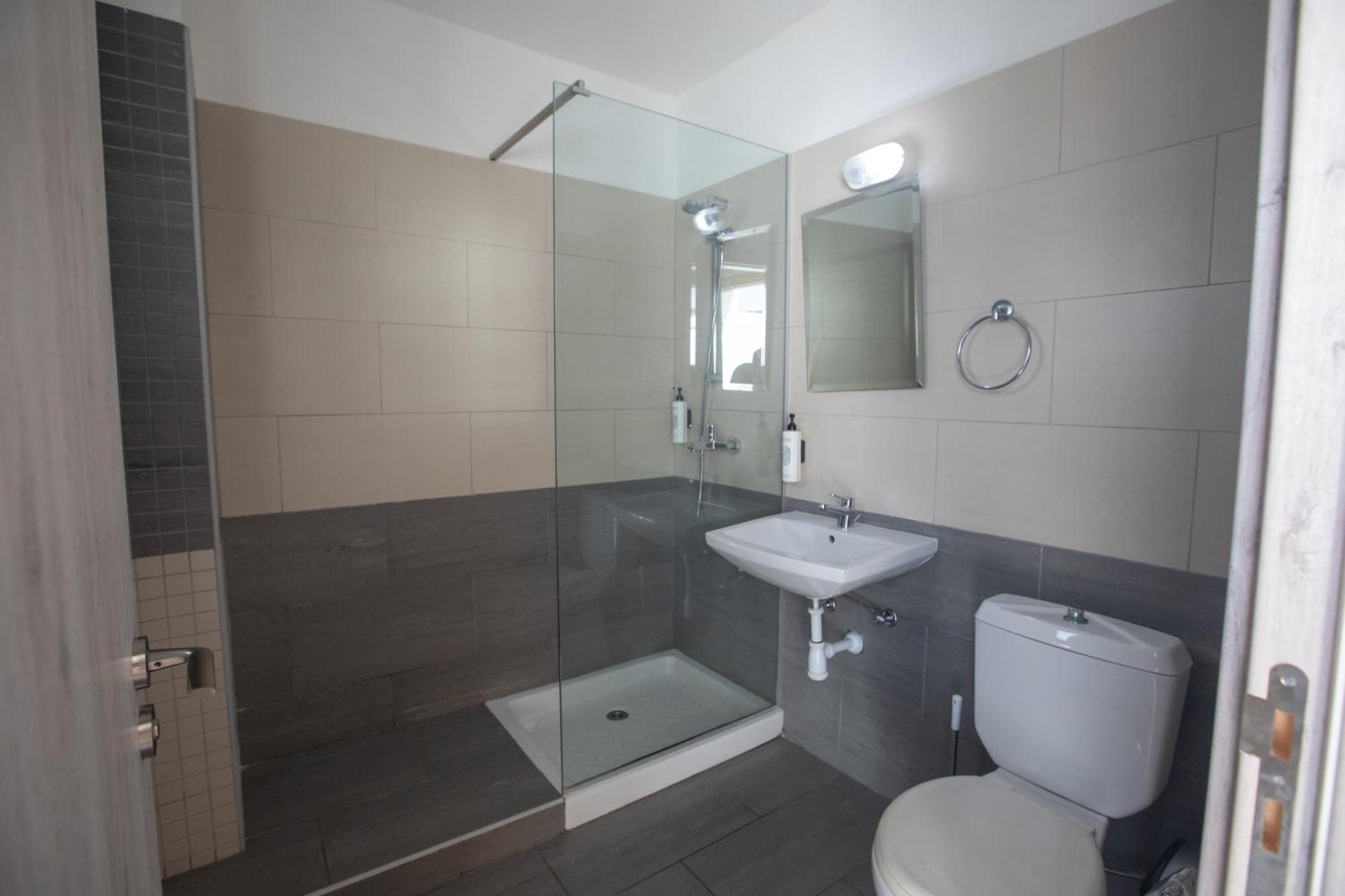Pavlinia & Aparthotel