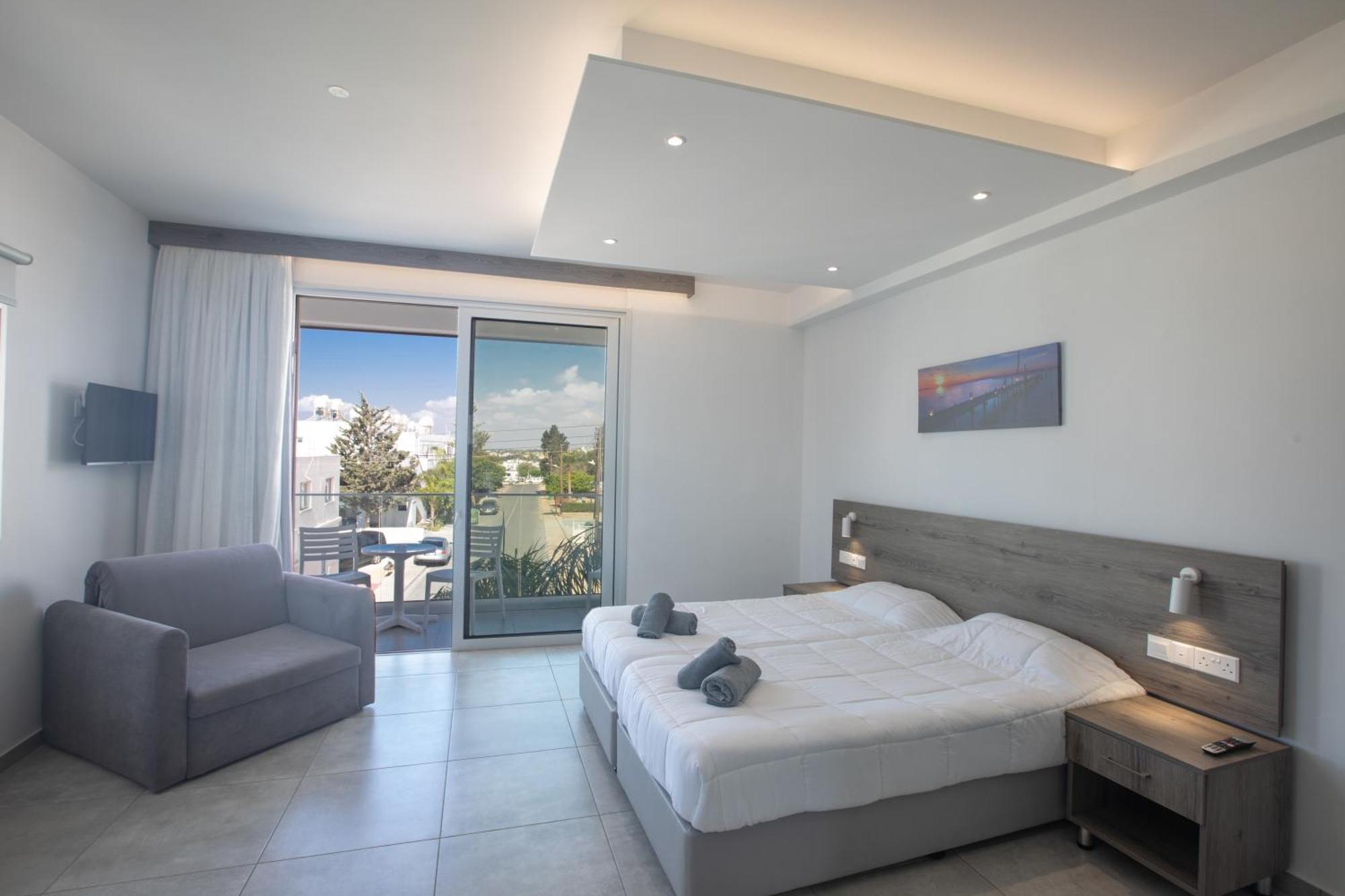 Pavlinia & Aparthotel Ayia Napa
