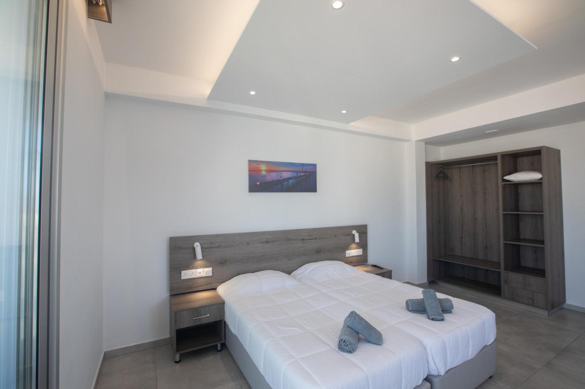 Pavlinia & Aparthotel