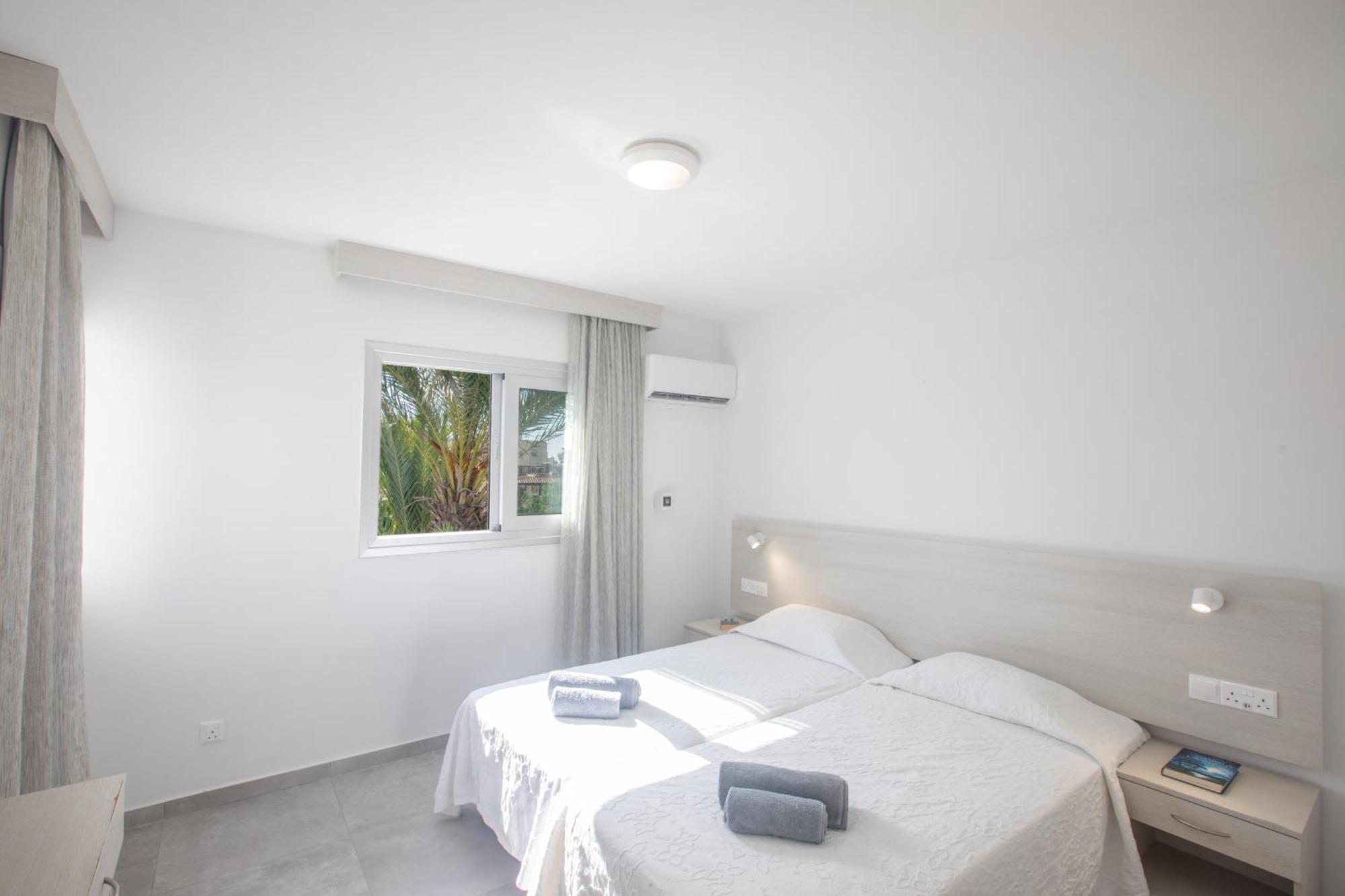 Pavlinia & Aparthotel 3*