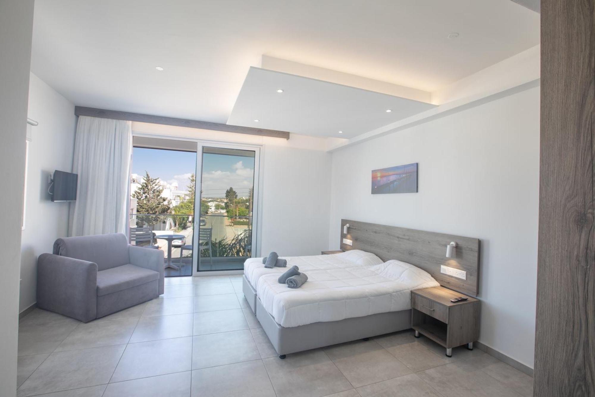 Aparthotel Pavlinia &
