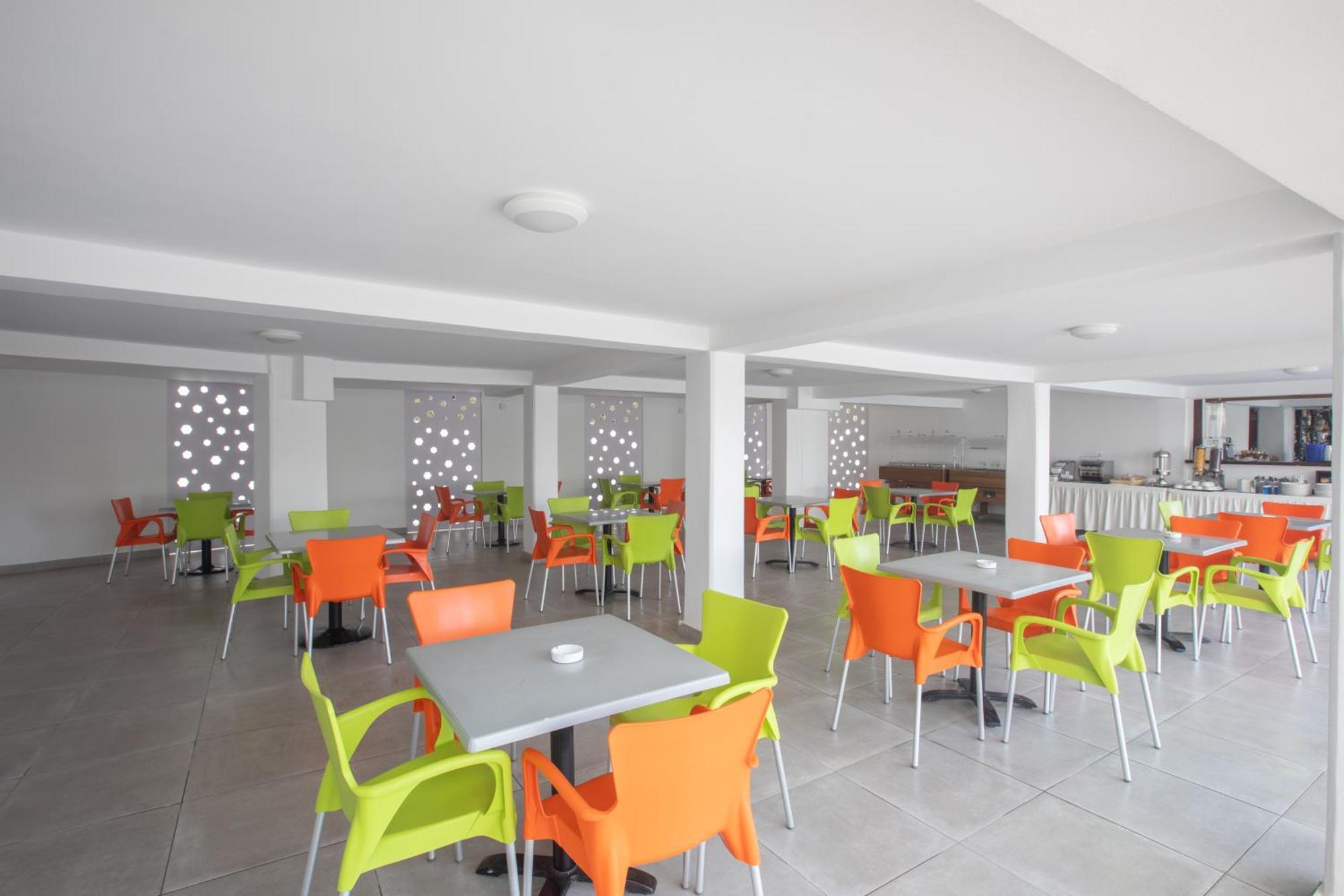Pavlinia & Aparthotel