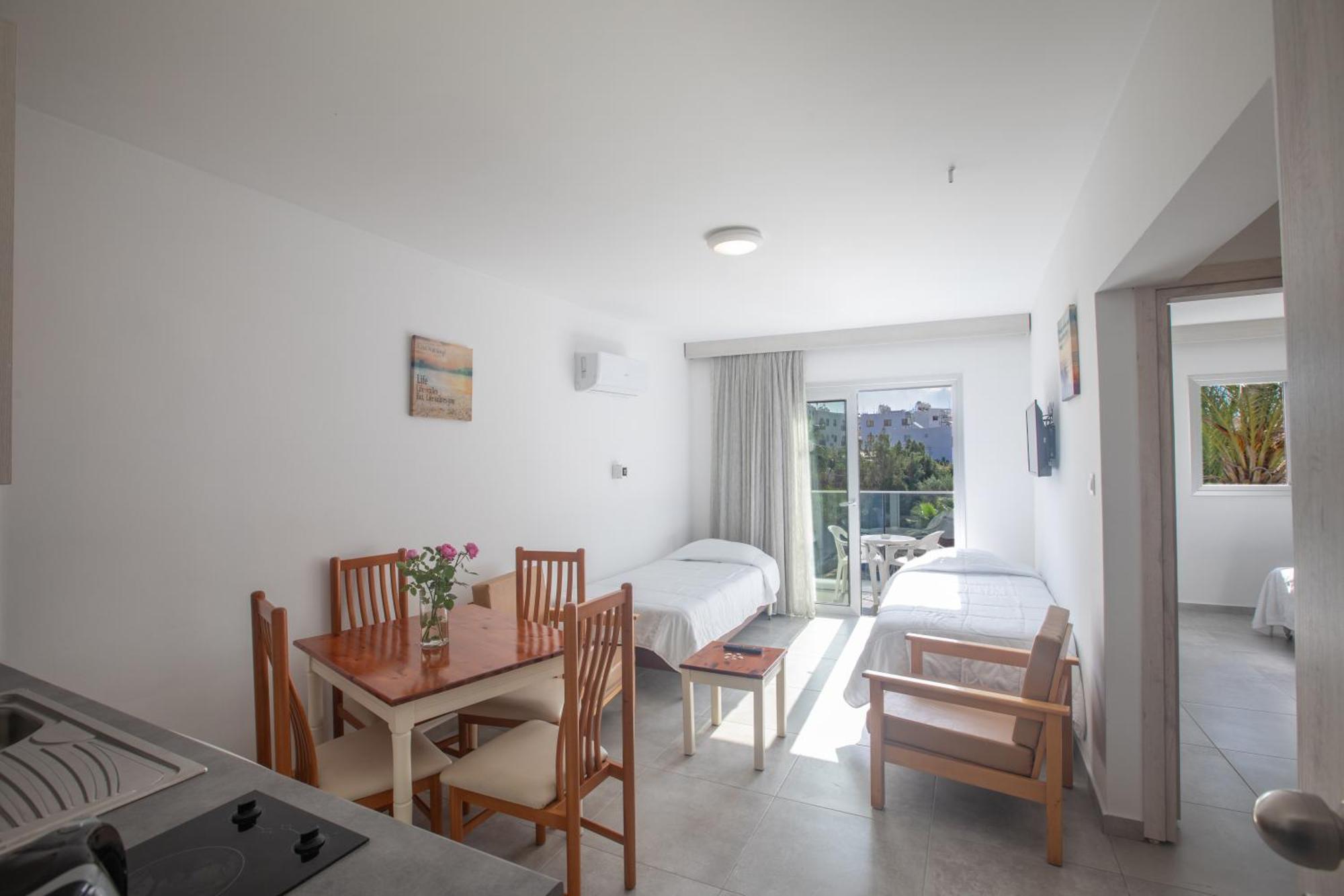 Pavlinia & Aparthotel