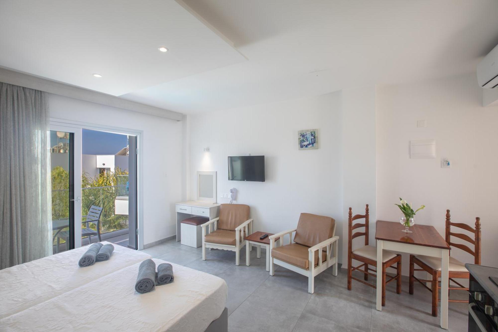 Aparthotel Pavlinia &