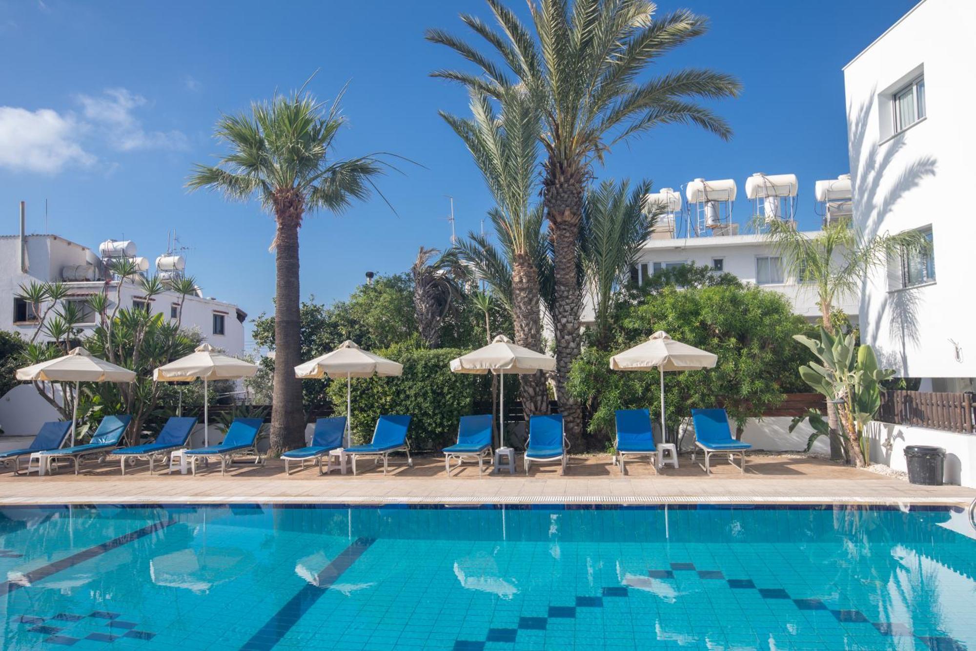 Pavlinia & Aparthotel